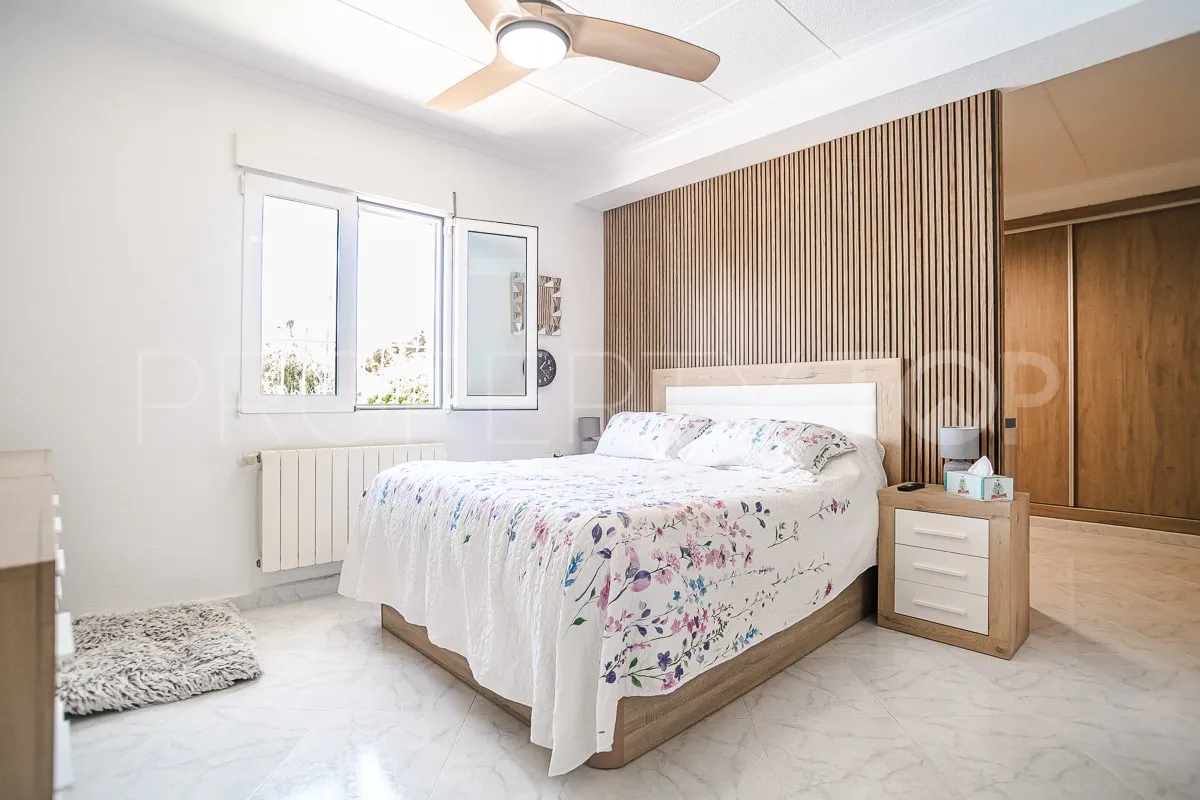Comprar villa de 3 dormitorios en Villa Marina