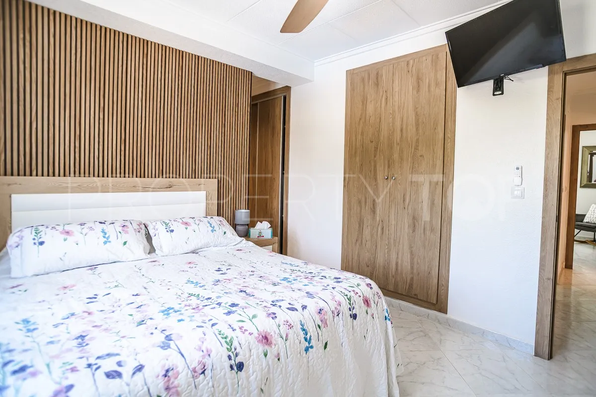 Comprar villa de 3 dormitorios en Villa Marina
