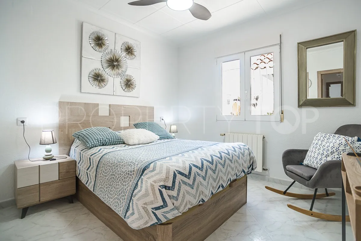 Comprar villa de 3 dormitorios en Villa Marina