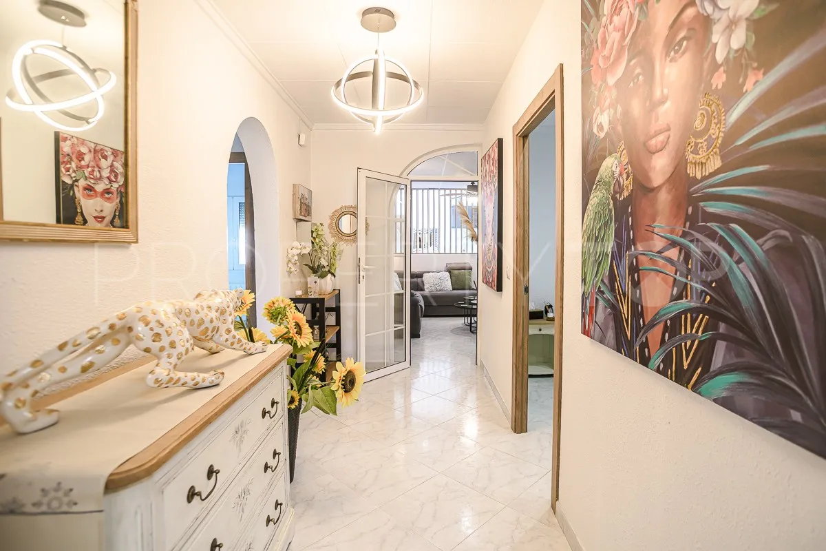 Comprar villa de 3 dormitorios en Villa Marina