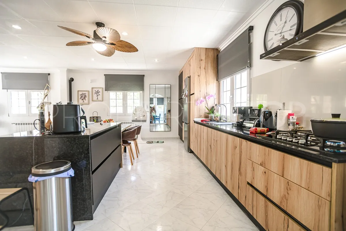 Comprar villa de 3 dormitorios en Villa Marina