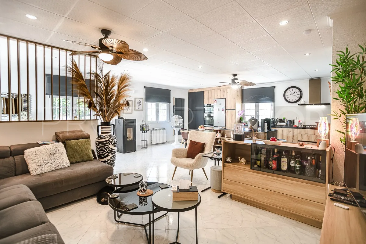 Comprar villa de 3 dormitorios en Villa Marina