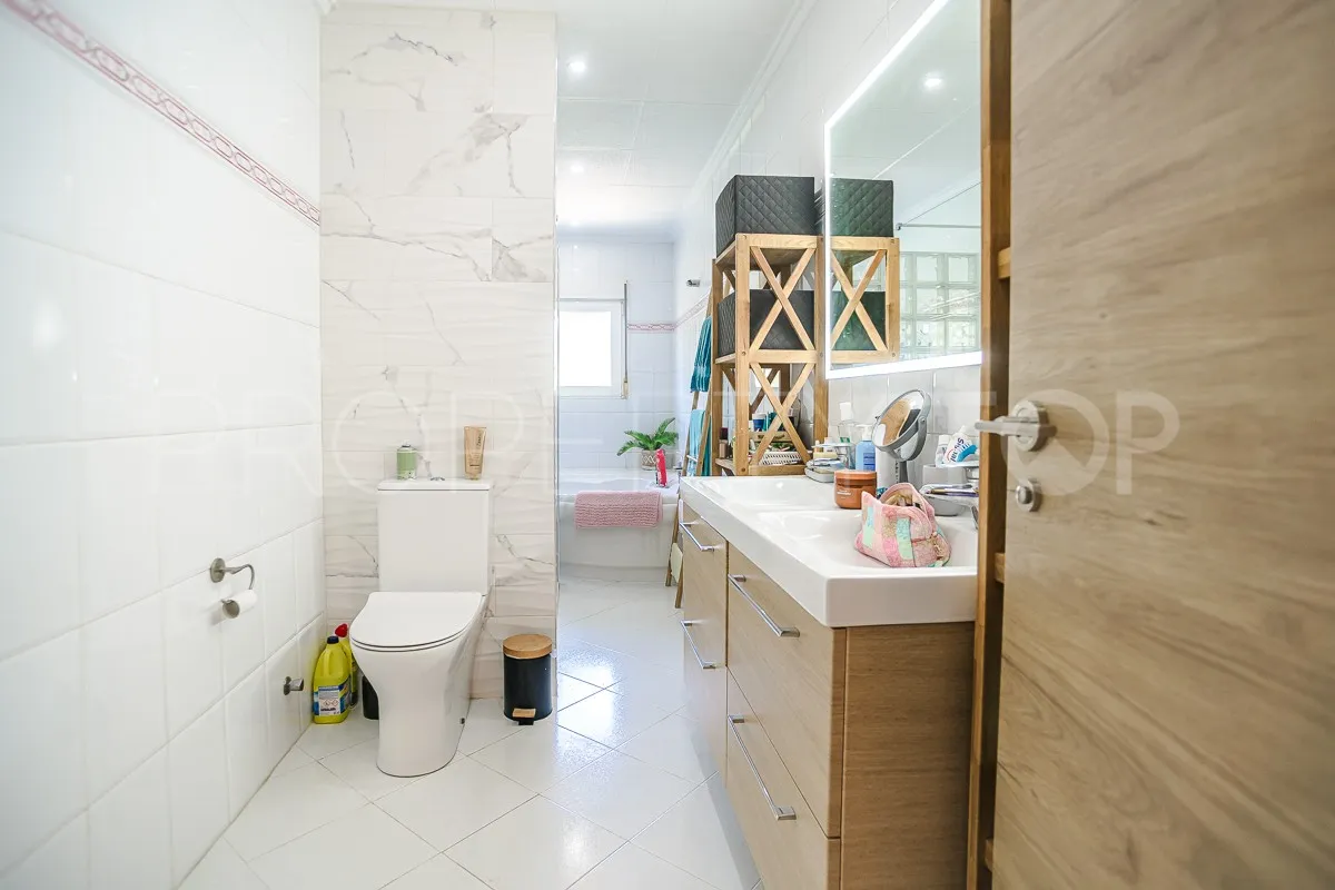 Comprar villa de 3 dormitorios en Villa Marina