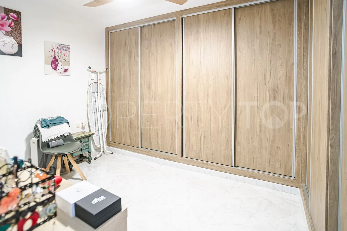 Comprar villa de 3 dormitorios en Villa Marina