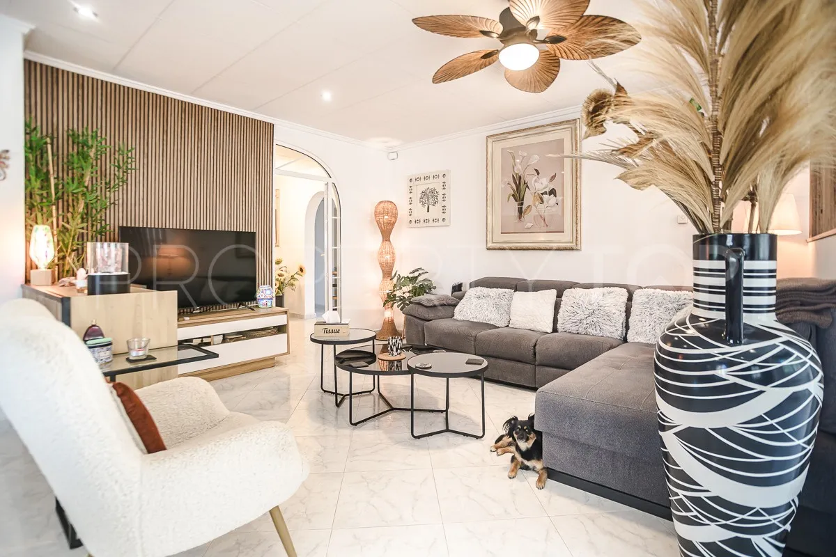 Comprar villa de 3 dormitorios en Villa Marina