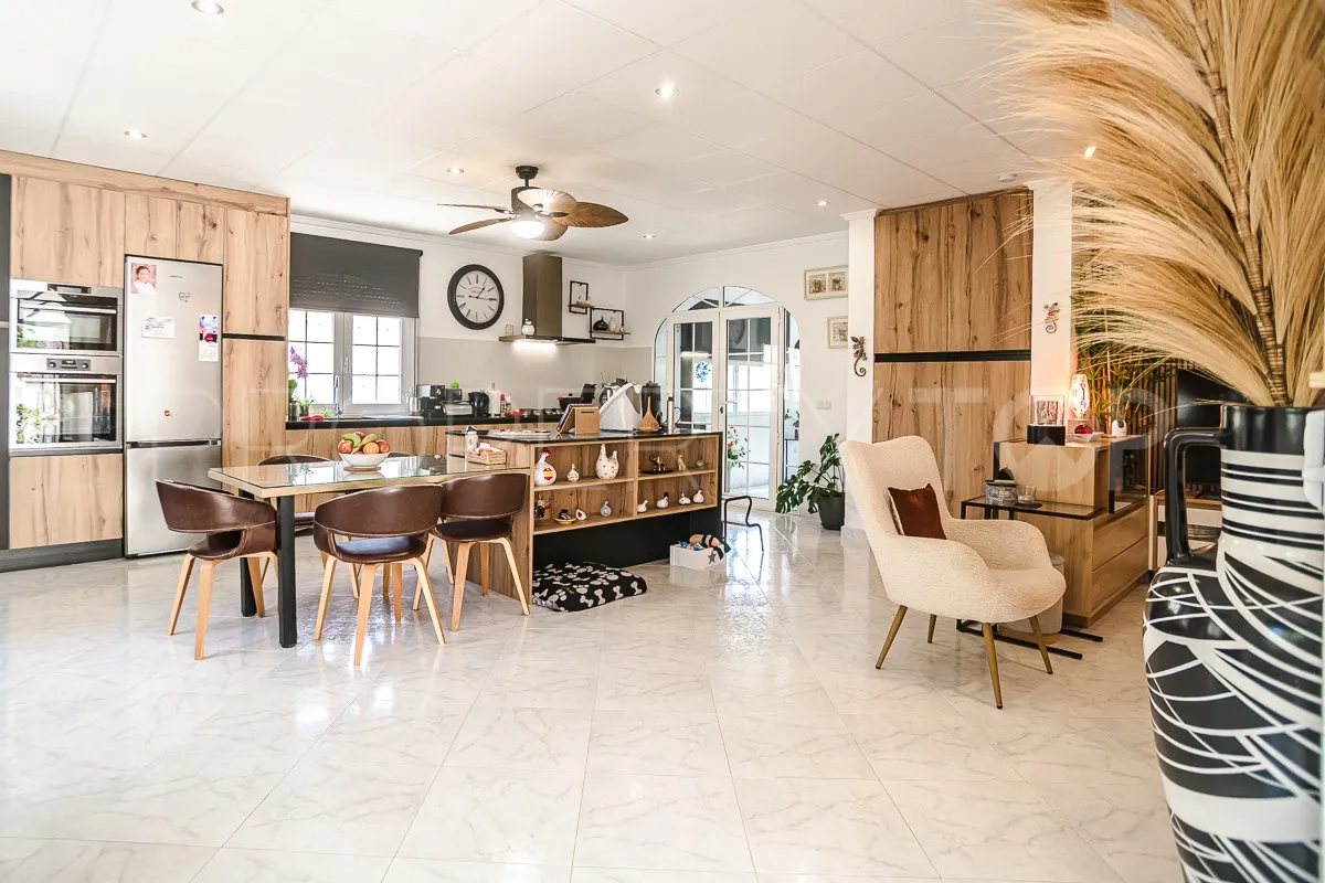 Comprar villa de 3 dormitorios en Villa Marina