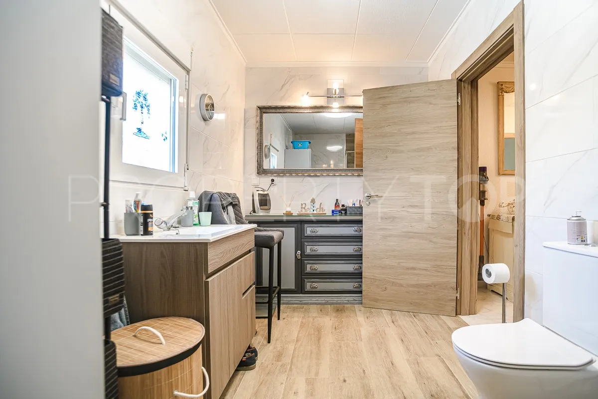 Comprar villa de 3 dormitorios en Villa Marina