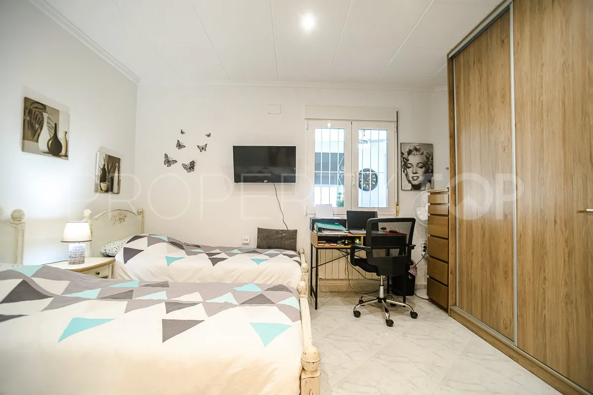 Comprar villa de 3 dormitorios en Villa Marina