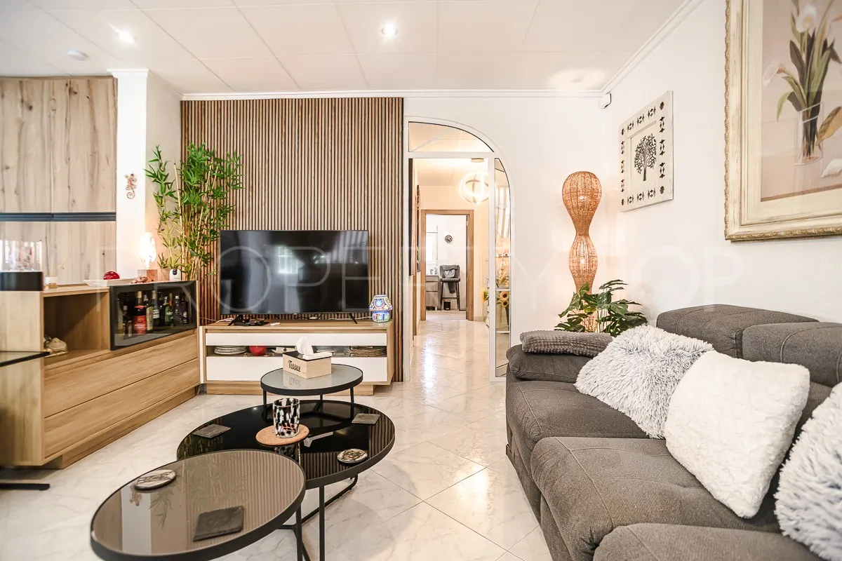 Comprar villa de 3 dormitorios en Villa Marina