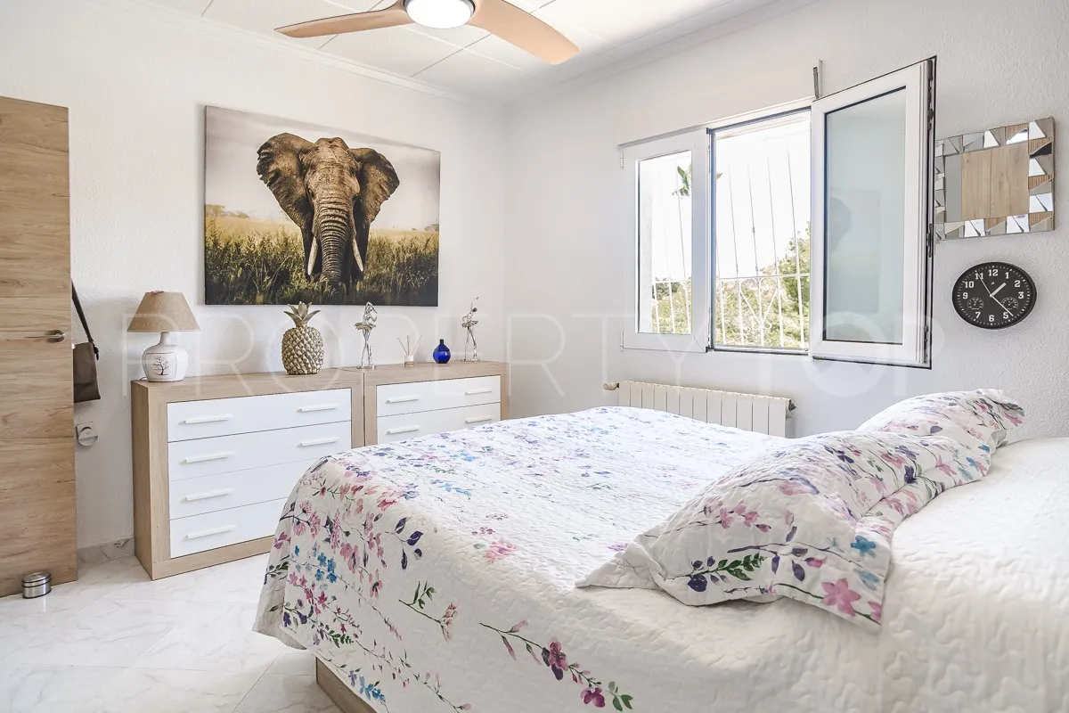 Comprar villa de 3 dormitorios en Villa Marina