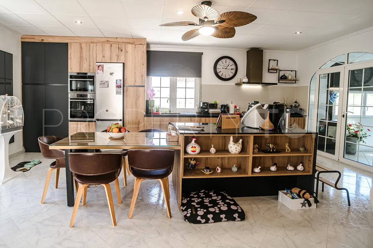 Comprar villa de 3 dormitorios en Villa Marina