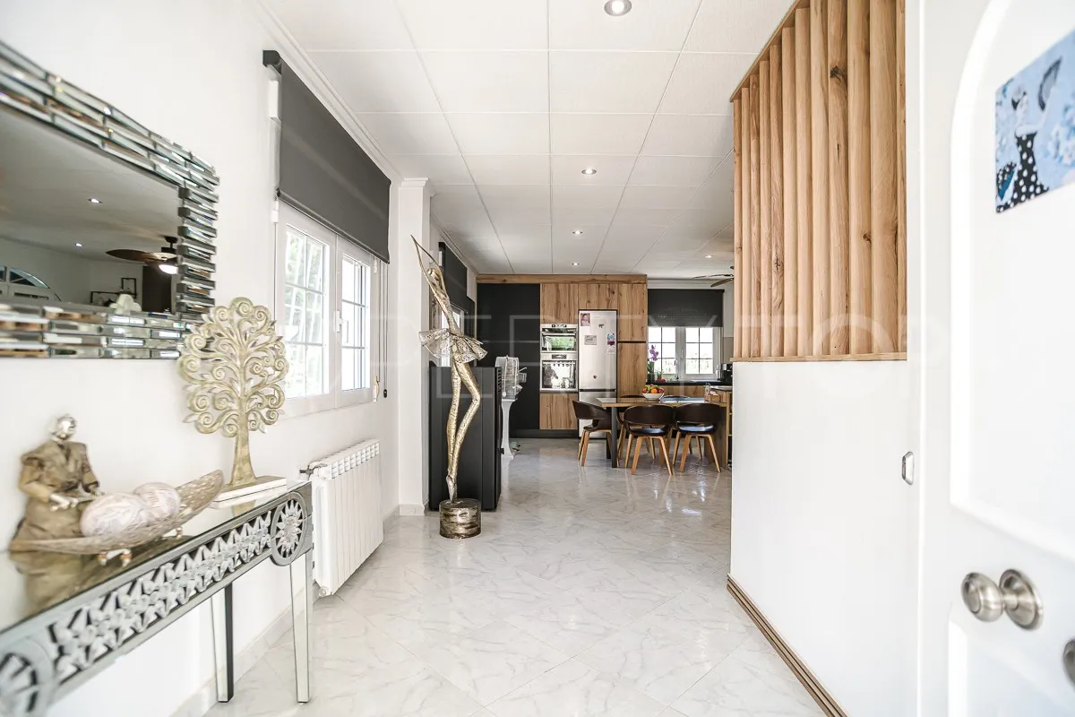 Comprar villa de 3 dormitorios en Villa Marina