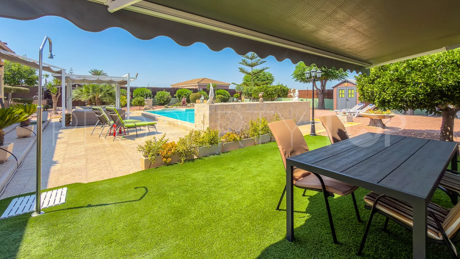 Se vende villa en Catral
