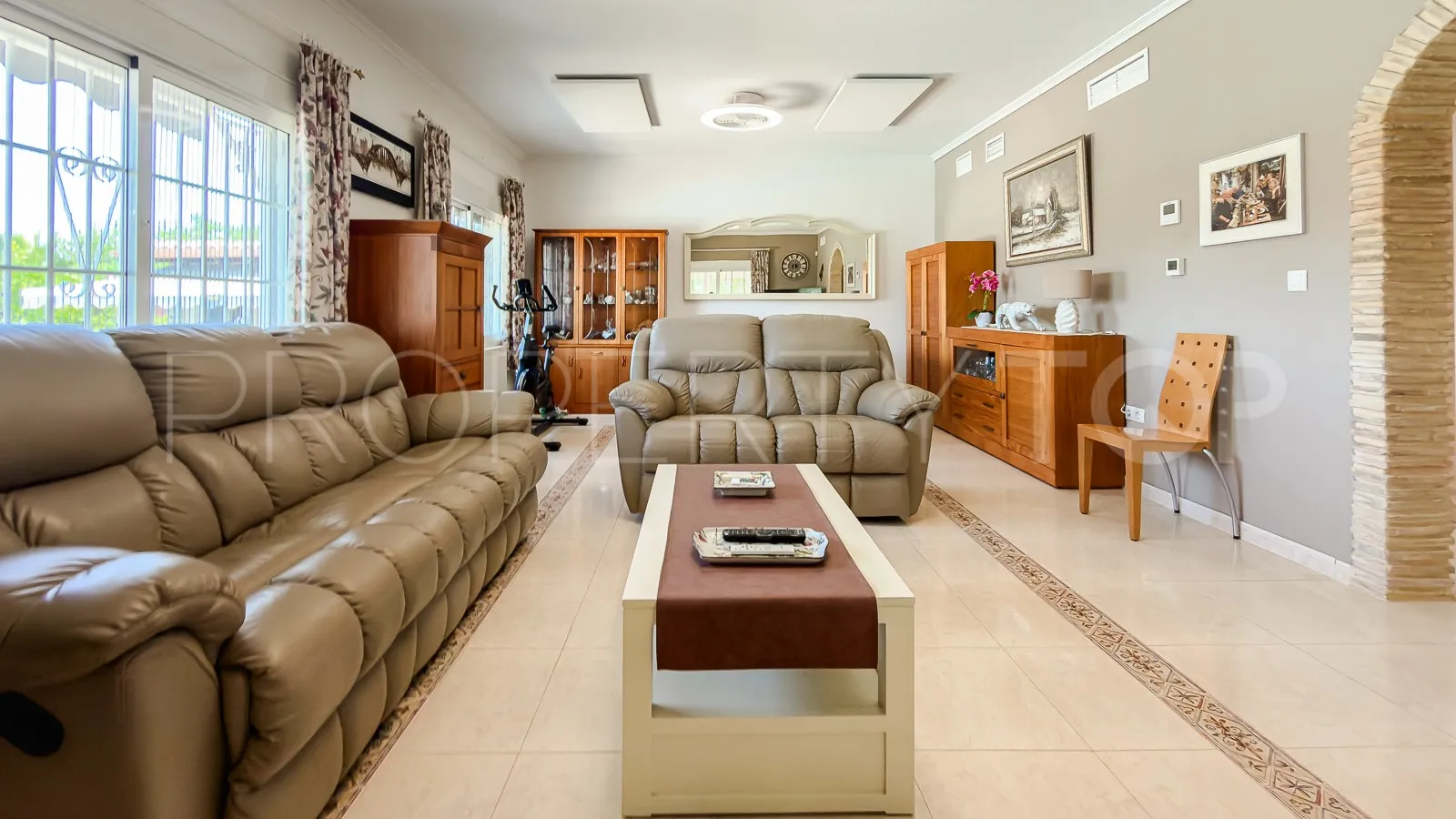 Se vende villa en Catral