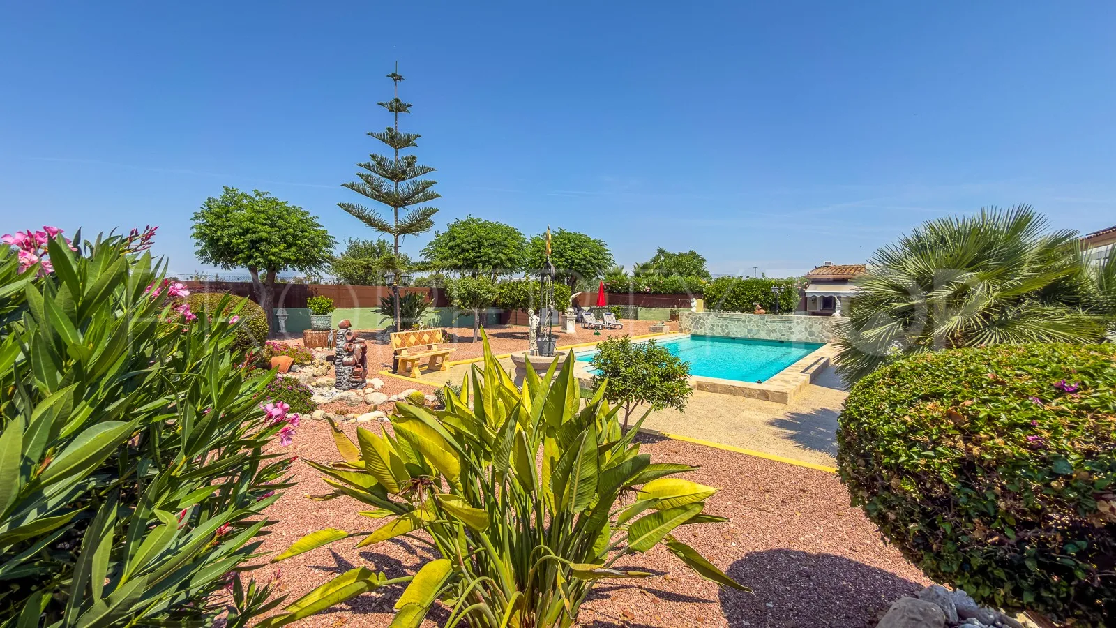 Se vende villa en Catral