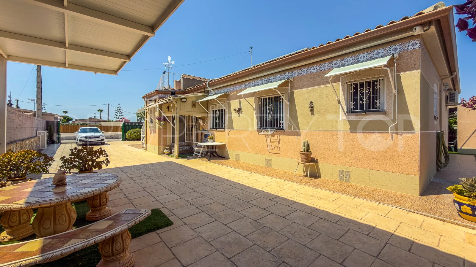Se vende villa en Catral