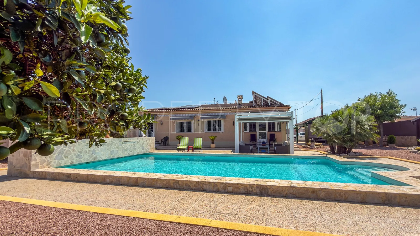 Se vende villa en Catral