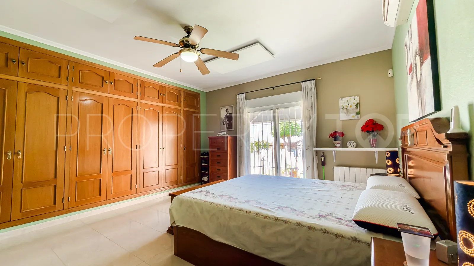 Se vende villa en Catral