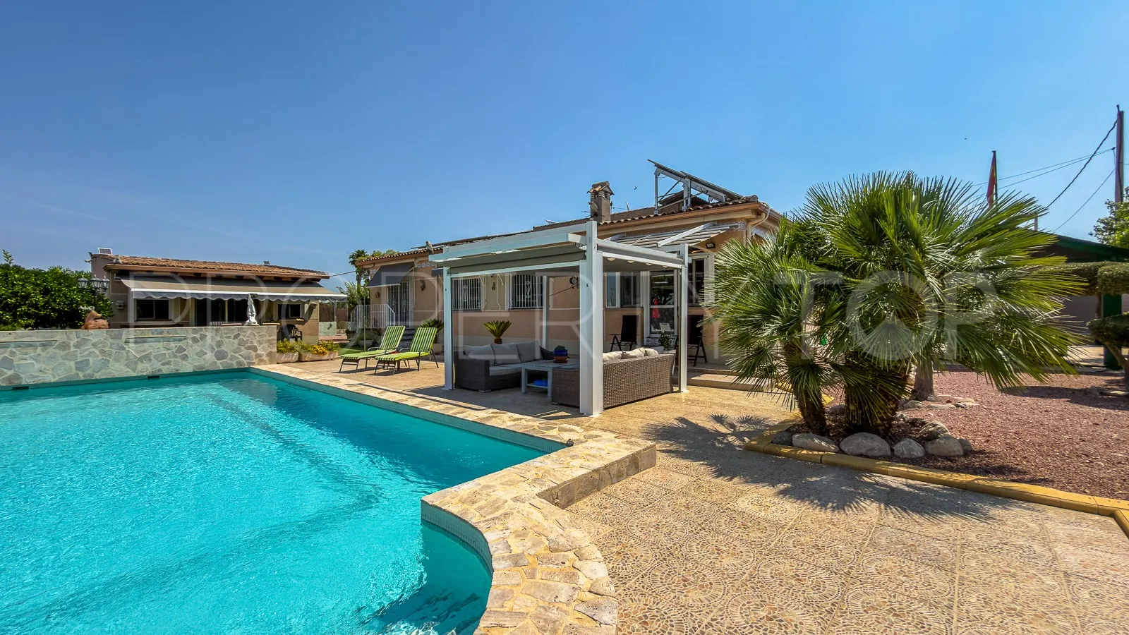 Se vende villa en Catral