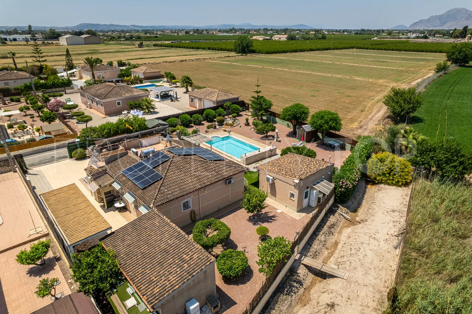 Se vende villa en Catral