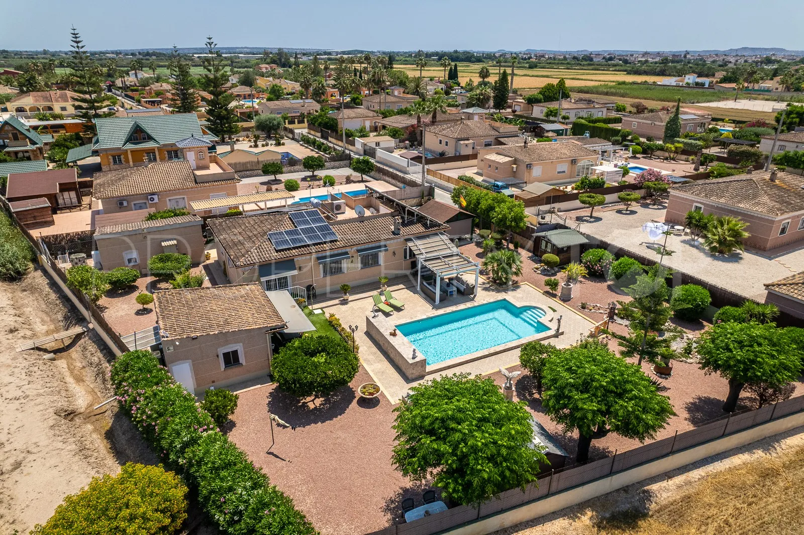 Se vende villa en Catral