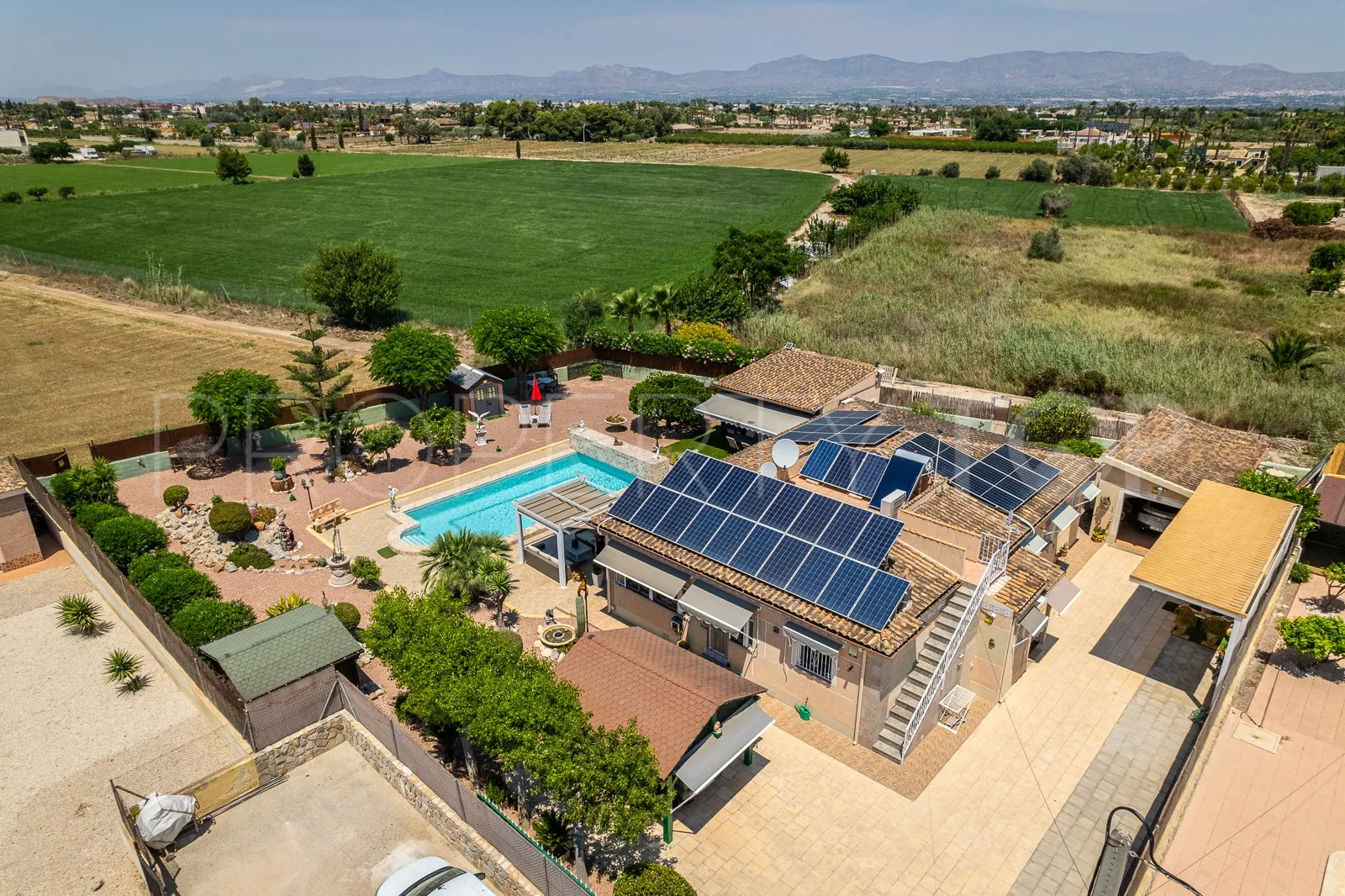 Se vende villa en Catral