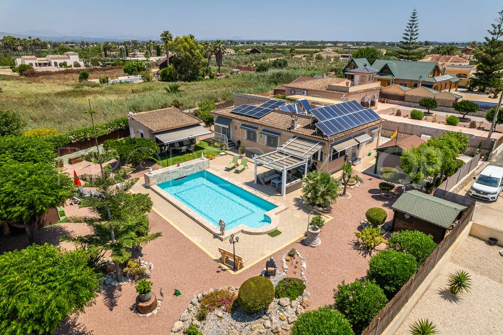 Se vende villa en Catral