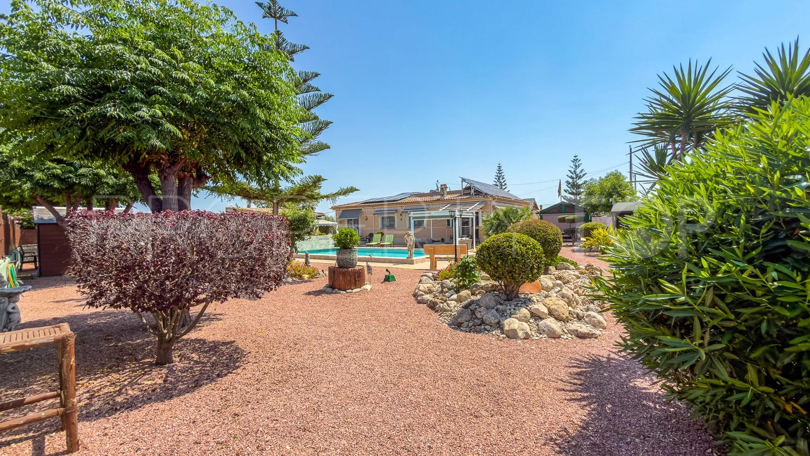 Se vende villa en Catral