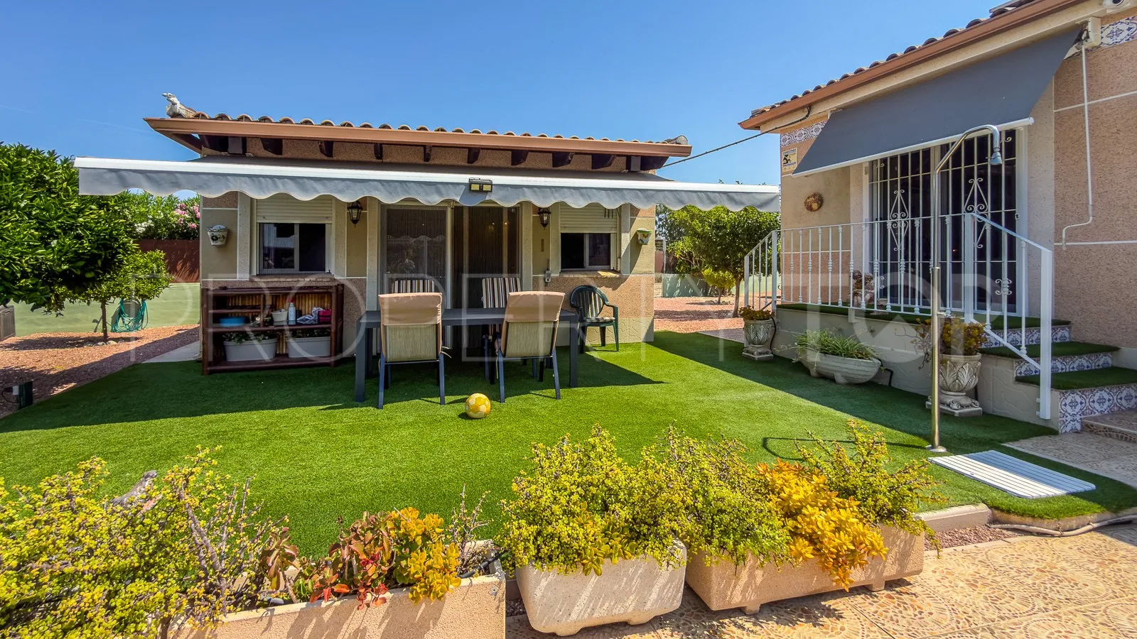 Se vende villa en Catral