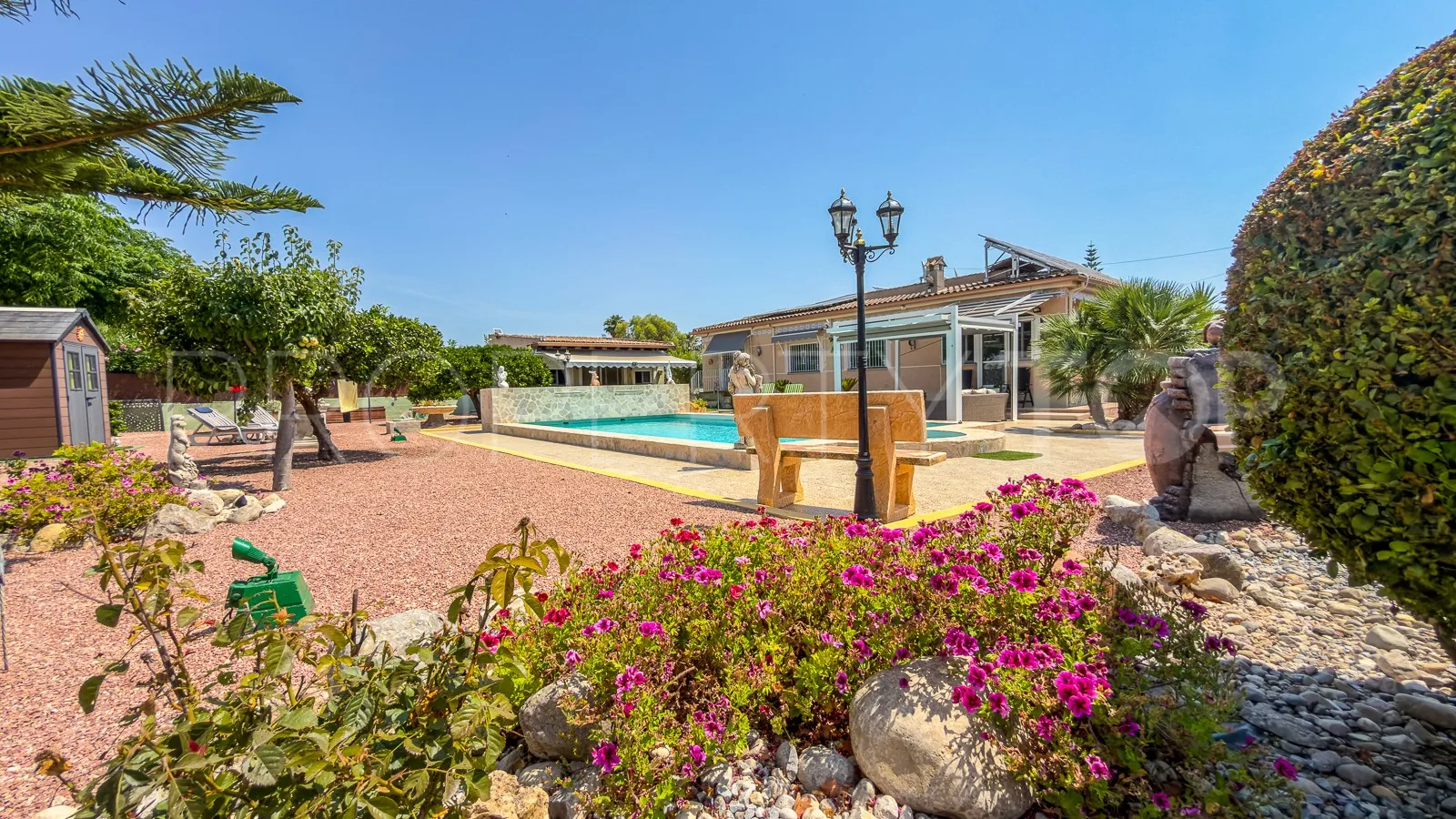 Se vende villa en Catral