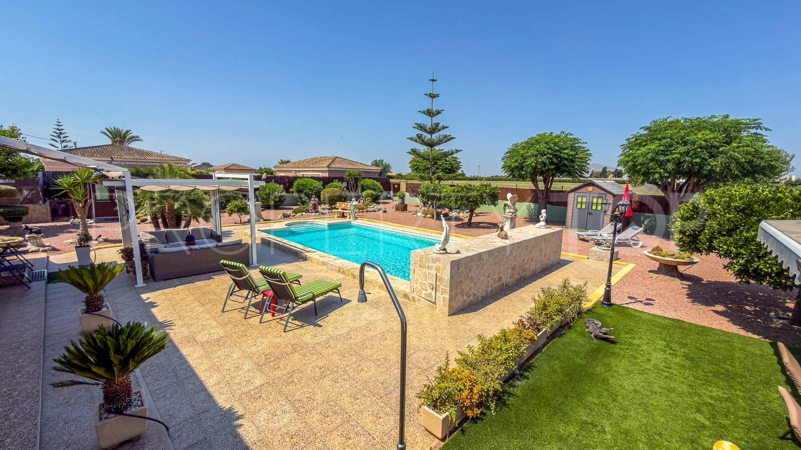 Se vende villa en Catral