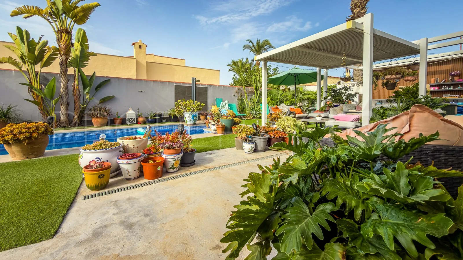 Villa en venta en Torrevieja con 2 dormitorios
