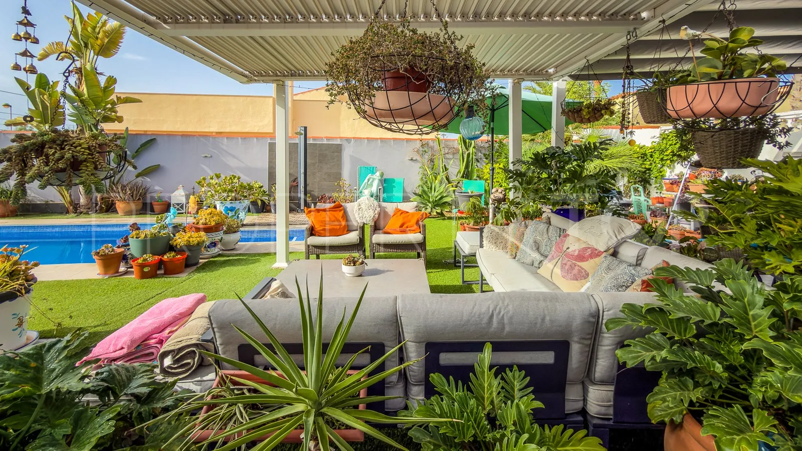Villa en venta en Torrevieja con 2 dormitorios
