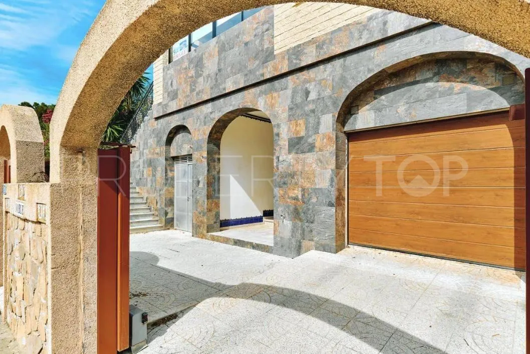 Villamartin, villa con 5 dormitorios a la venta