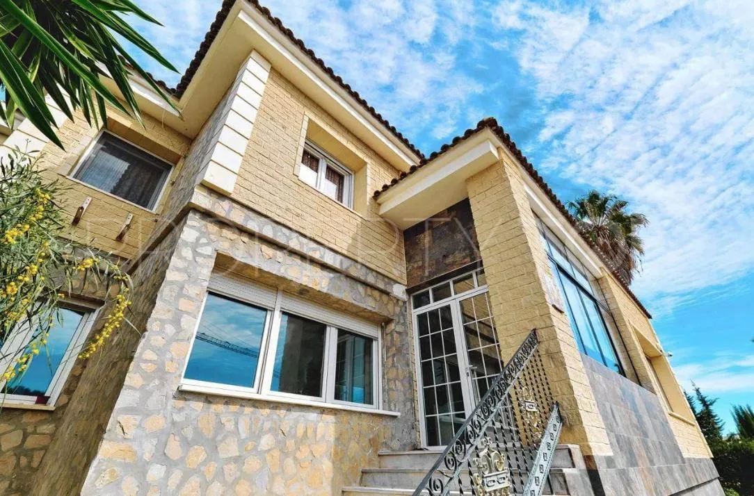 Villamartin, villa con 5 dormitorios a la venta