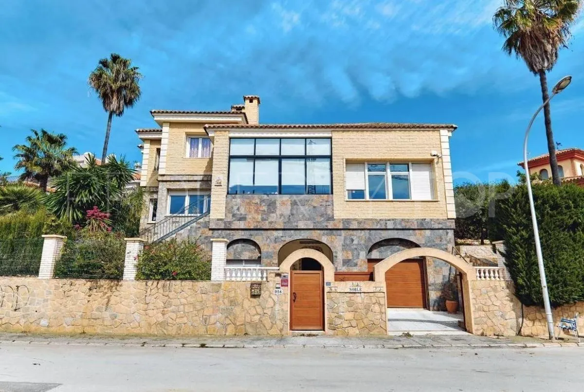 Villamartin, villa con 5 dormitorios a la venta