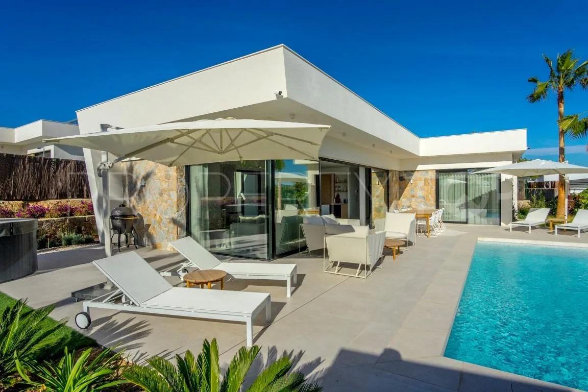 Villa en venta en Las Colinas Golf