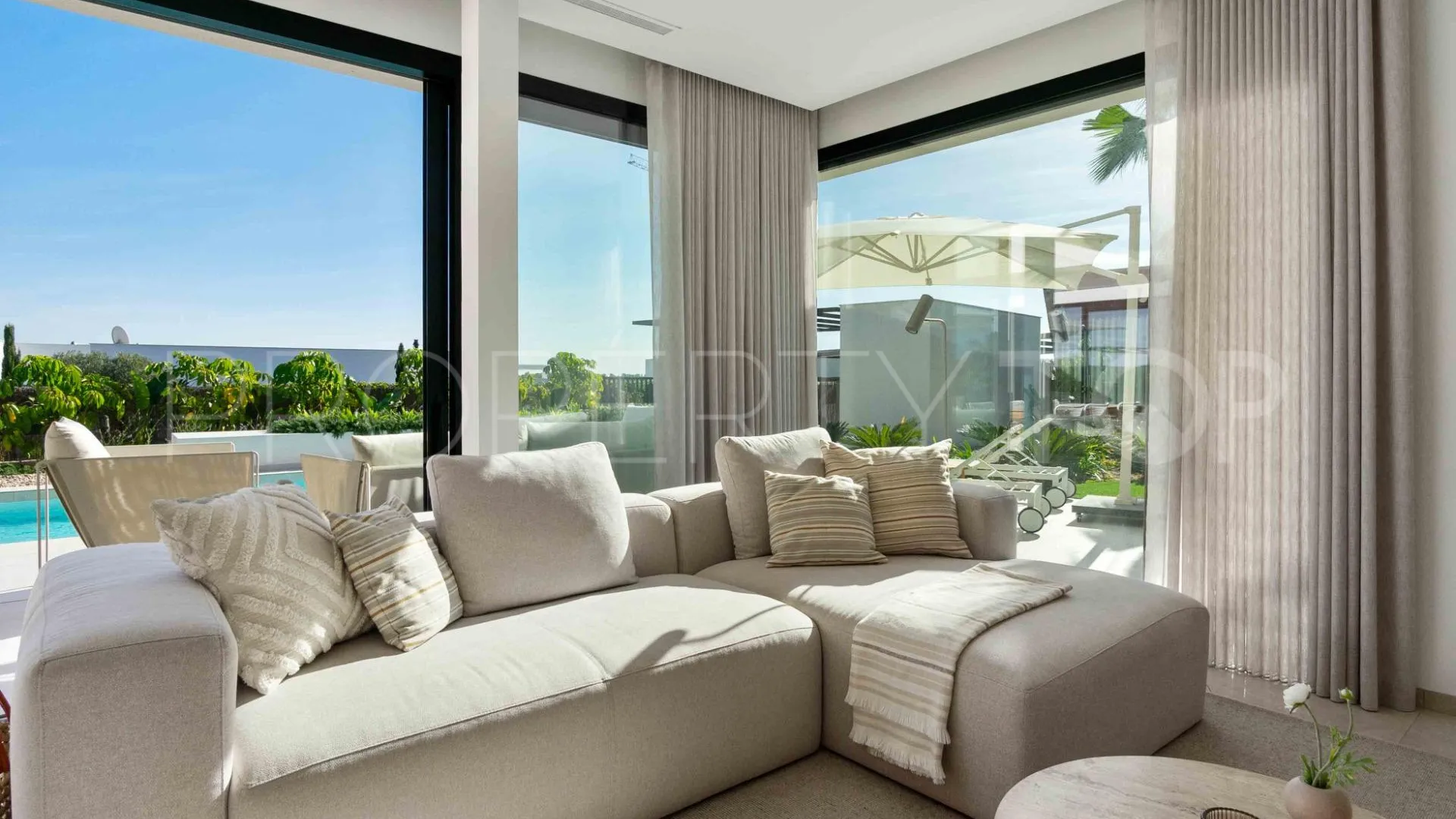Villa en venta en Las Colinas Golf