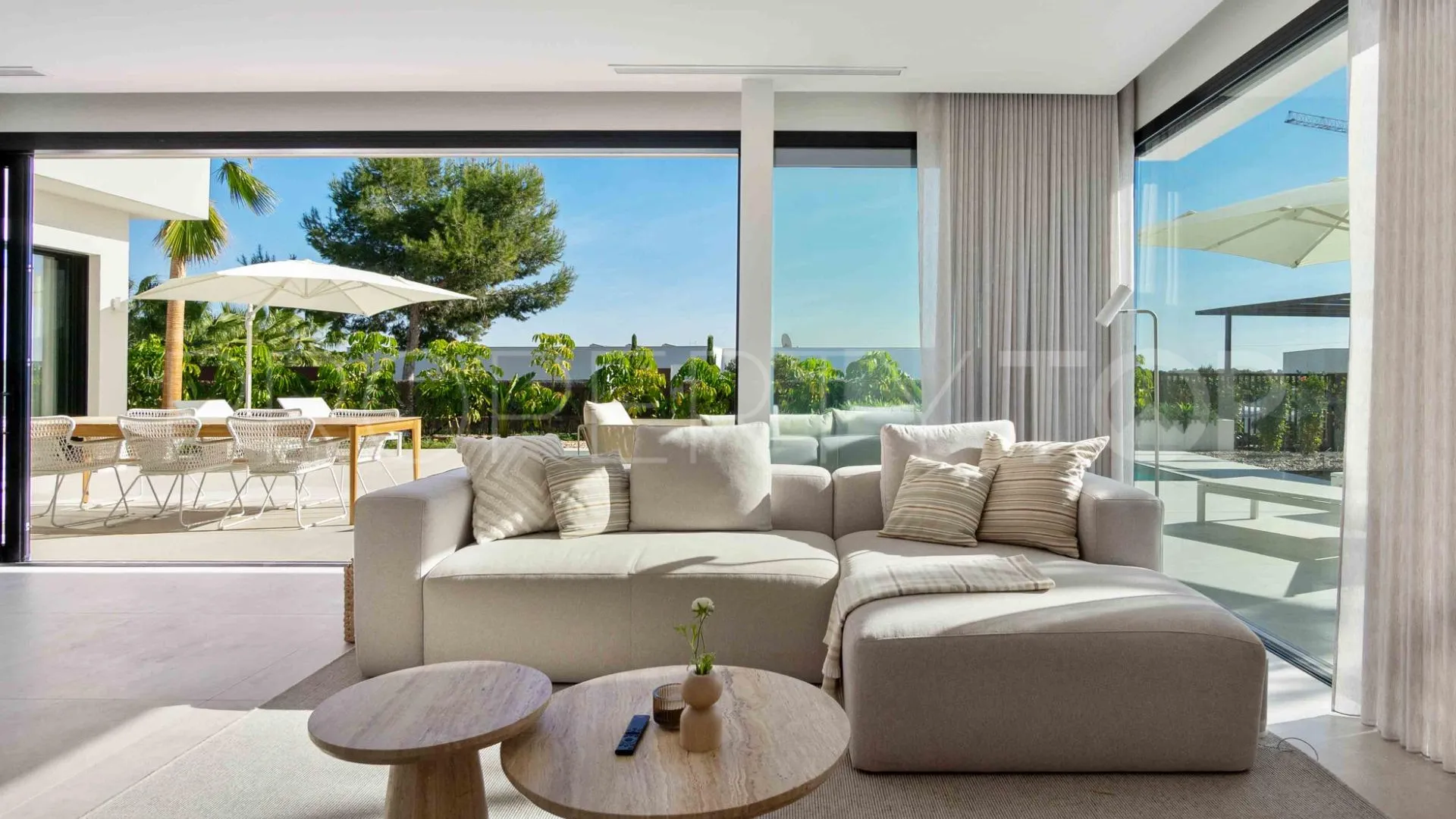 Villa en venta en Las Colinas Golf