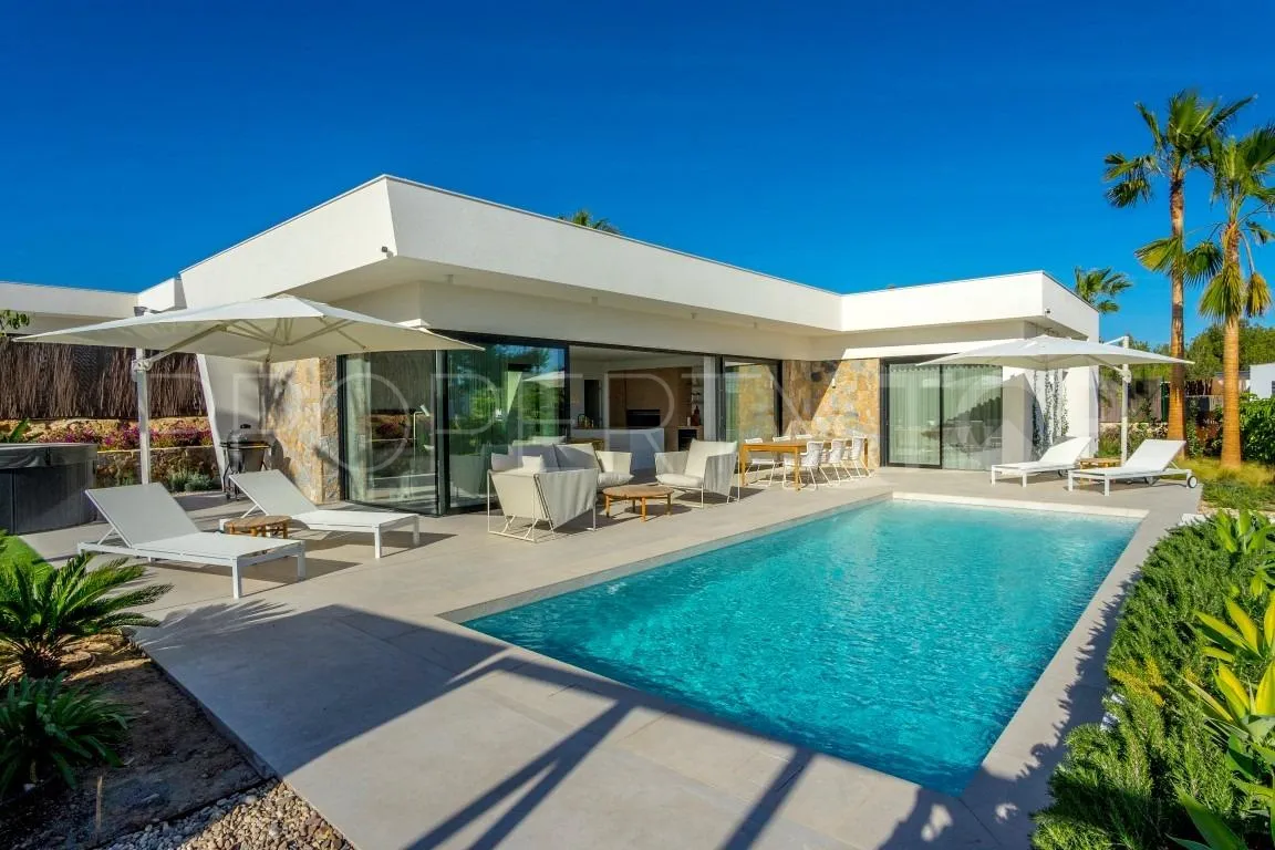 Villa en venta en Las Colinas Golf