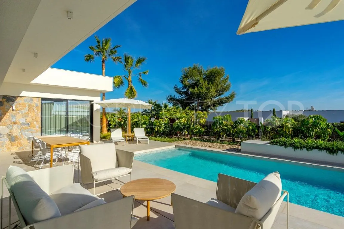 Villa en venta en Las Colinas Golf