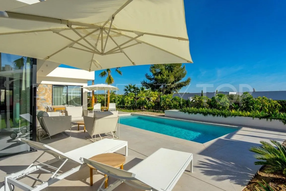 Villa en venta en Las Colinas Golf