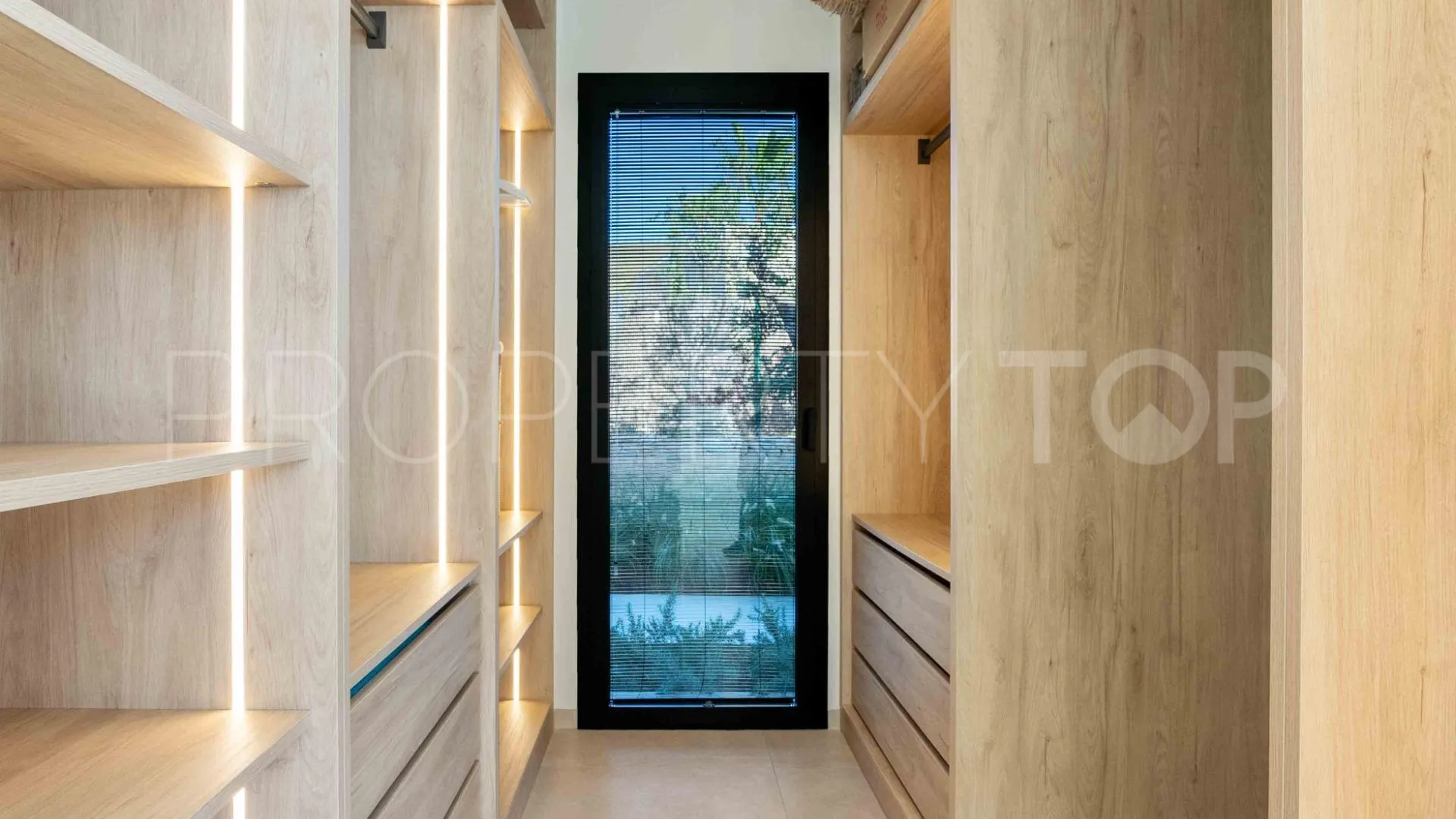 Villa en venta en Las Colinas Golf