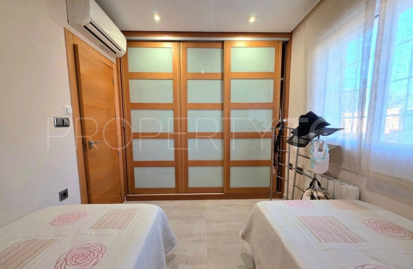 Villamartin, villa con 5 dormitorios a la venta