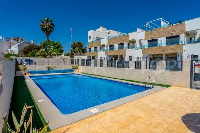 For sale Rioja 3 bedrooms town house