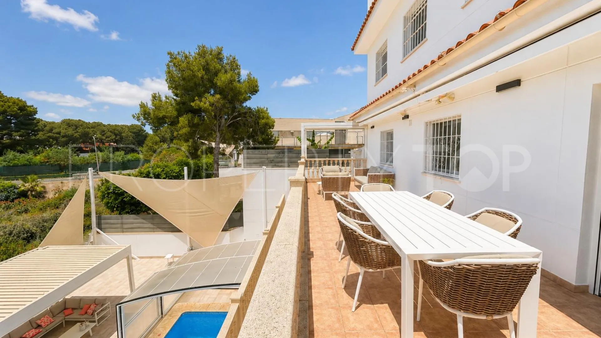 Villa con 4 dormitorios a la venta en Villamartin