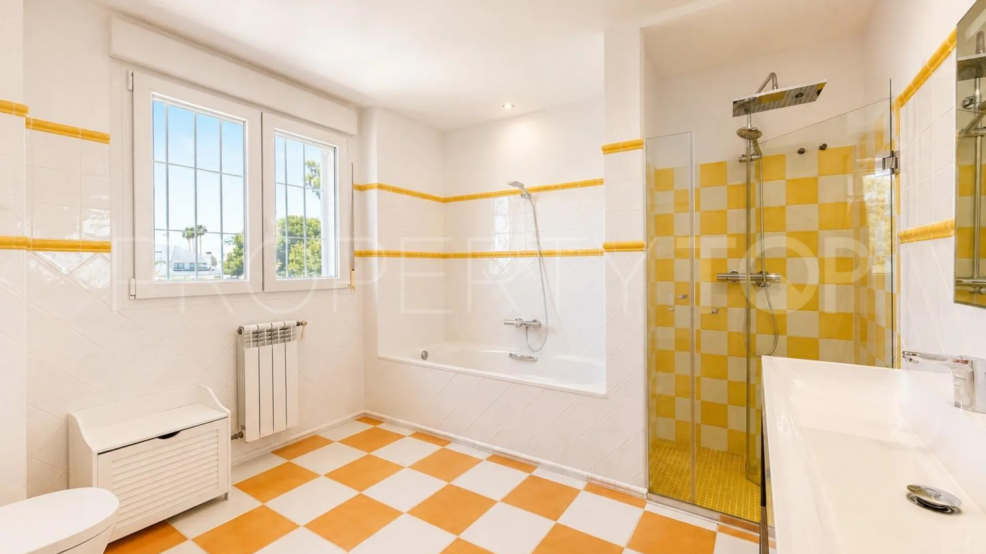 Villa con 4 dormitorios a la venta en Villamartin