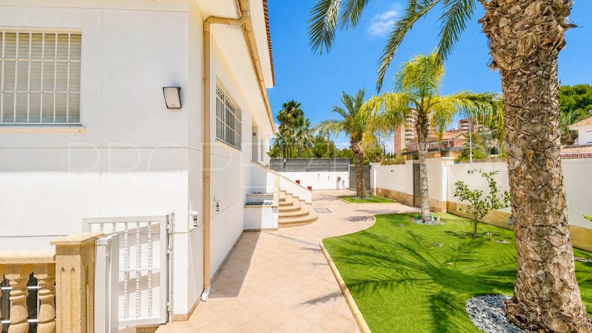 Villa con 4 dormitorios a la venta en Villamartin