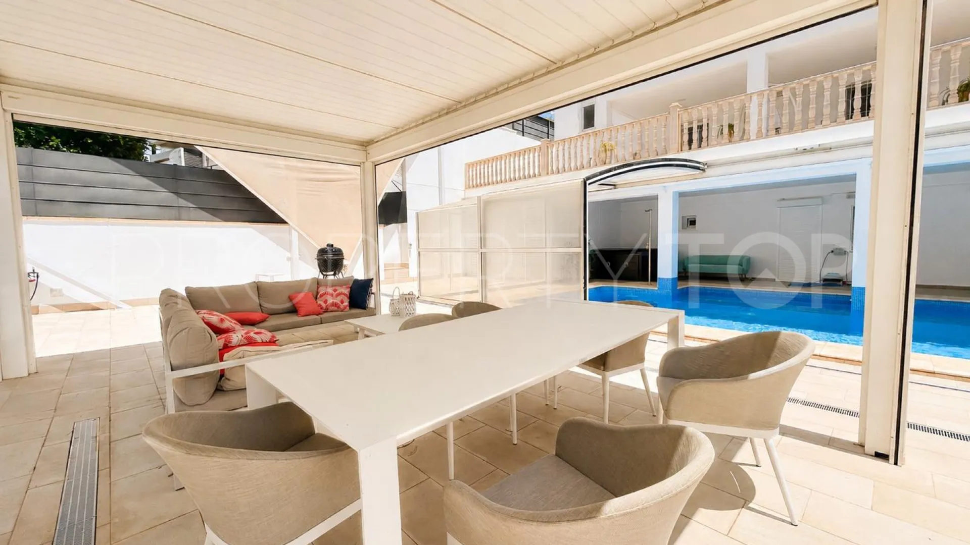 Villa con 4 dormitorios a la venta en Villamartin