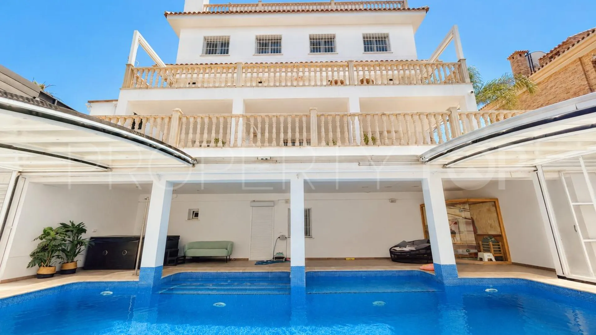 Villa con 4 dormitorios a la venta en Villamartin